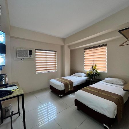 Eon Centennial Express Hotel Iloilo City Ngoại thất bức ảnh